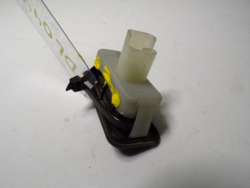 Recambio de maneta porton para renault clio iv 1.5 dci diesel fap referencia OEM IAM 8200076256  