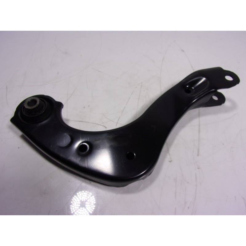 Recambio de brazo suspension superior trasero izquierdo para toyota corolla hybrid referencia OEM IAM 4871002090  