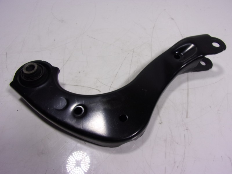 Recambio de brazo suspension superior trasero izquierdo para toyota corolla hybrid referencia OEM IAM 4871002090  