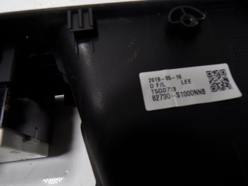 Recambio de mando elevalunas delantero izquierdo para hyundai santa fe essence 2wd referencia OEM IAM 93571S1230NNB 82730S1000NN