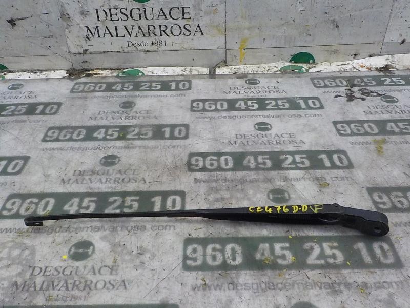 Recambio de brazo limpia delantero derecho para dacia sandero 1.6 cat referencia OEM IAM 288868767R  