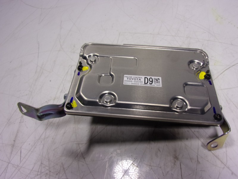 Recambio de centralita motor uce para toyota corolla hybrid referencia OEM IAM 8966602D90 8966602D90 