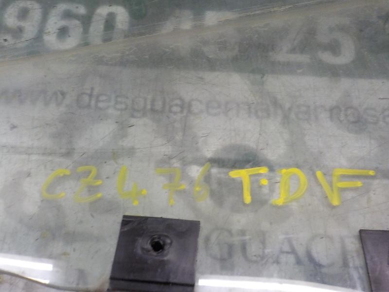 Recambio de cristal puerta trasero derecho para dacia sandero 1.6 cat referencia OEM IAM 8200733046  