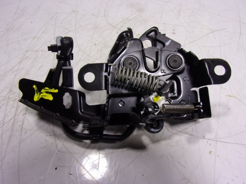 Recambio de cerradura capot para toyota corolla hybrid referencia OEM IAM 5351002790  