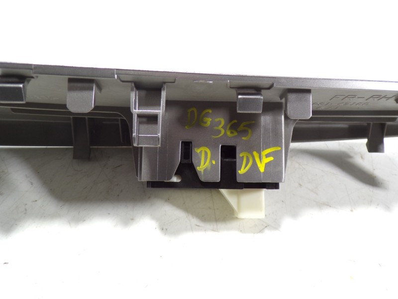 Recambio de mando elevalunas delantero derecho para toyota prius+ 1.8 16v (híbrido) referencia OEM IAM 8481033120 7423147160 