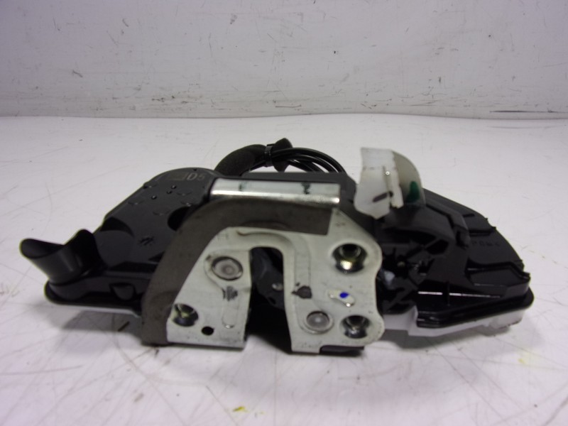 Recambio de cerradura puerta delantera derecha para toyota corolla hybrid referencia OEM IAM 6903002511  