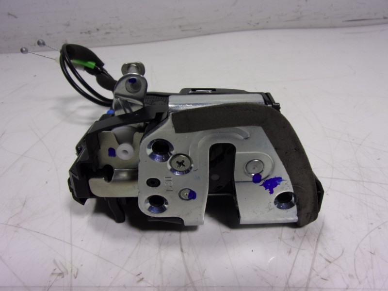 Recambio de cerradura puerta trasera izquierda para toyota corolla hybrid referencia OEM IAM 6906002580  