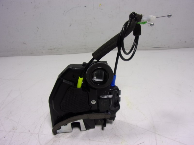 Recambio de cerradura puerta trasera izquierda para toyota corolla hybrid referencia OEM IAM 6906002580  