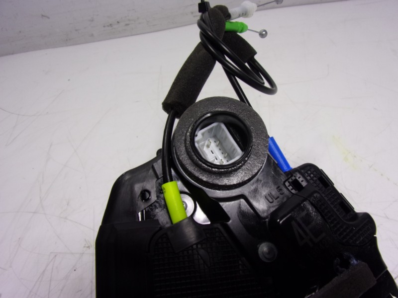 Recambio de cerradura puerta trasera izquierda para toyota corolla hybrid referencia OEM IAM 6906002580  