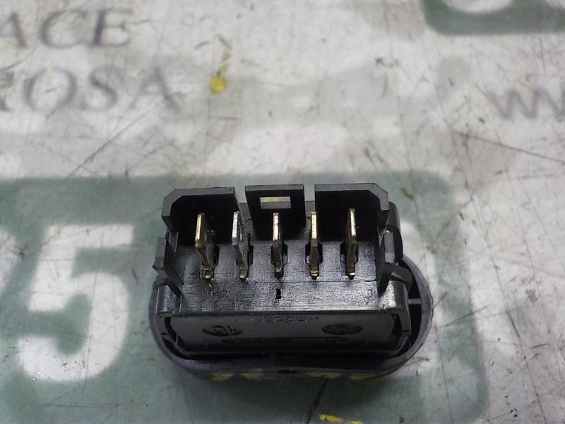 Recambio de mando elevalunas delantero derecho para dacia sandero 1.6 cat referencia OEM IAM 8200602227  