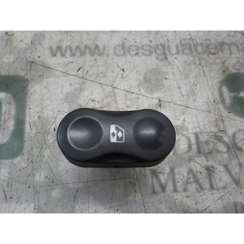 Recambio de mando elevalunas delantero izquierdo para dacia sandero 1.6 cat referencia OEM IAM 8200602227  