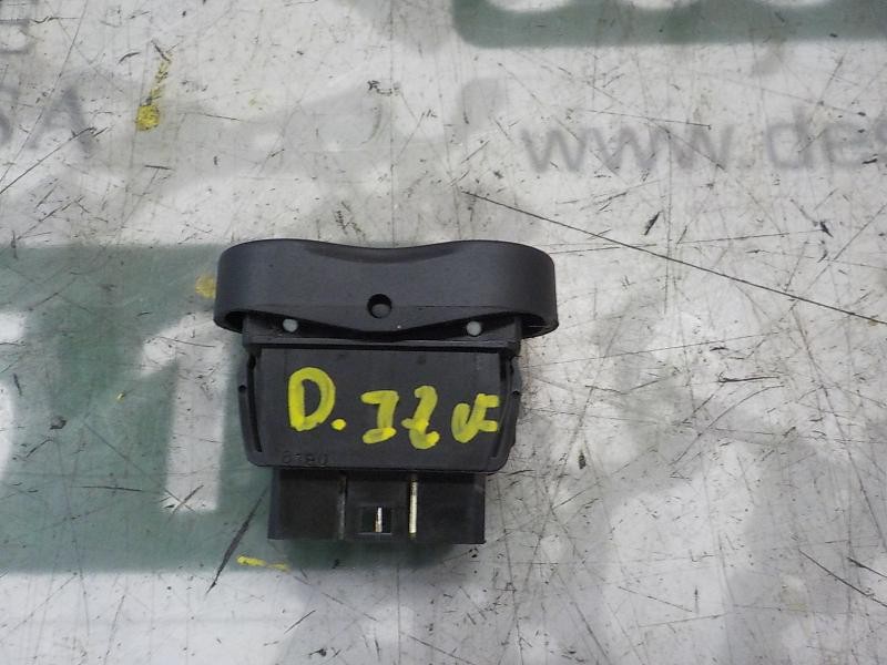 Recambio de mando elevalunas delantero izquierdo para dacia sandero 1.6 cat referencia OEM IAM 8200602227  