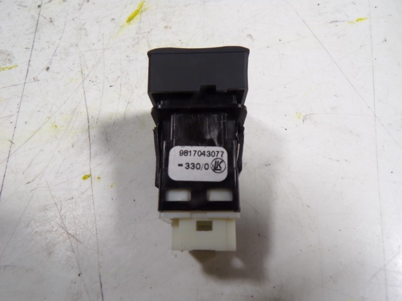 Recambio de warning para toyota proace city 1.2 12v referencia OEM IAM  9817043077 