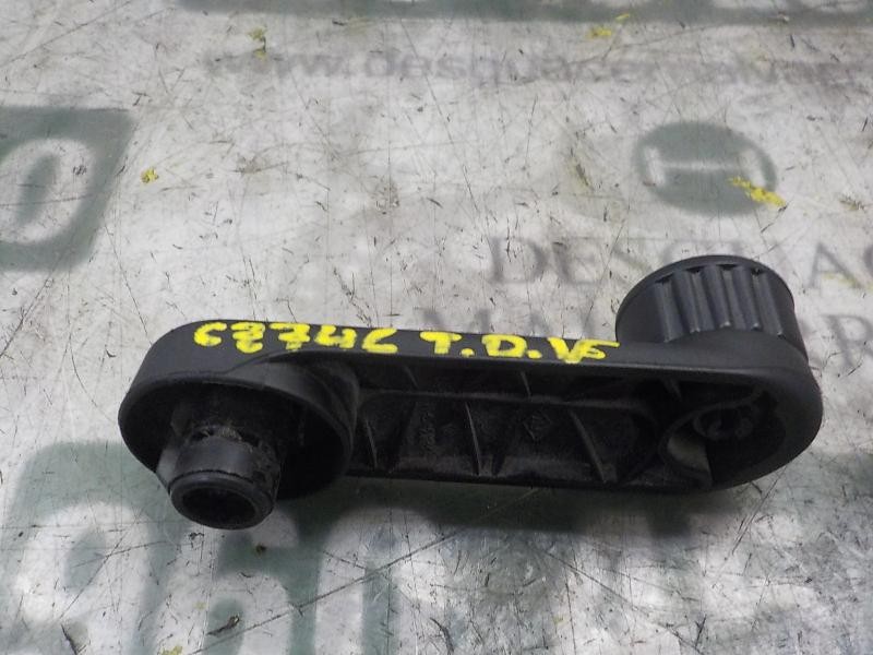 Recambio de maneta elevalunas trasera derecha para dacia sandero 1.6 cat referencia OEM IAM 8200673745  