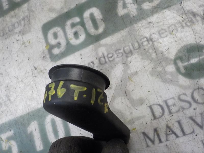 Recambio de maneta elevalunas trasera izquierda para dacia sandero 1.6 cat referencia OEM IAM 8200673745  