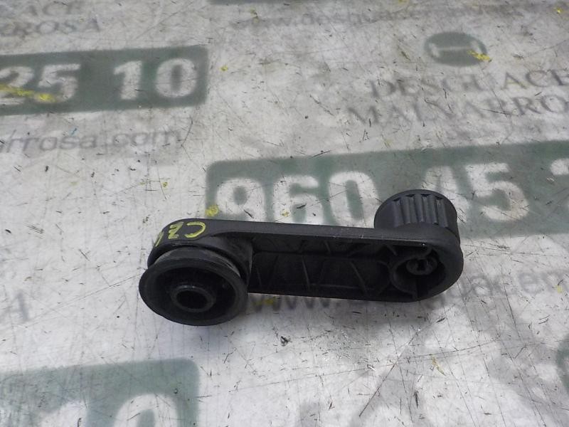 Recambio de maneta elevalunas trasera izquierda para dacia sandero 1.6 cat referencia OEM IAM 8200673745  