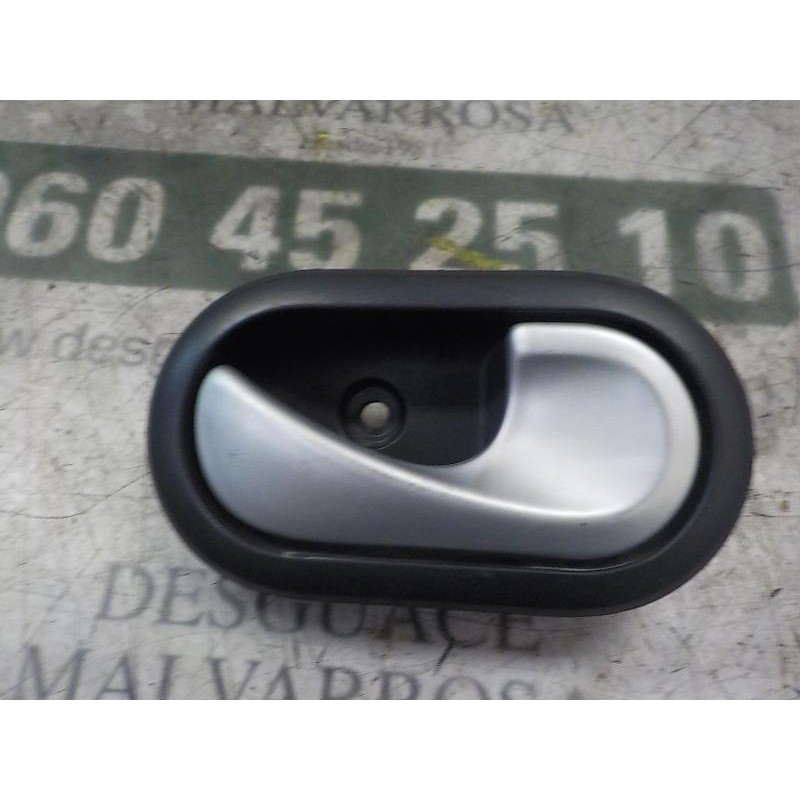 Recambio de maneta interior delantera derecha para dacia sandero 1.6 cat referencia OEM IAM 8200735218  