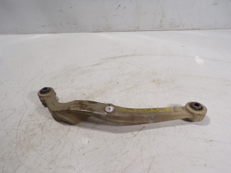 Recambio de brazo suspension superior trasero derecho para nissan x-trail (t32) acenta 4x4 referencia OEM IAM 55120JD00B  