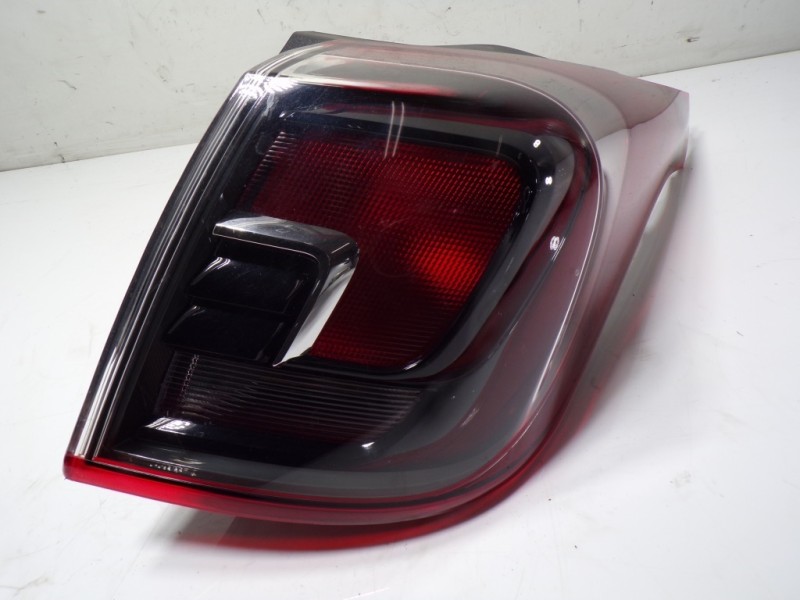 Recambio de piloto trasero derecho para opel crossland x 1.2 referencia OEM IAM 13467979  