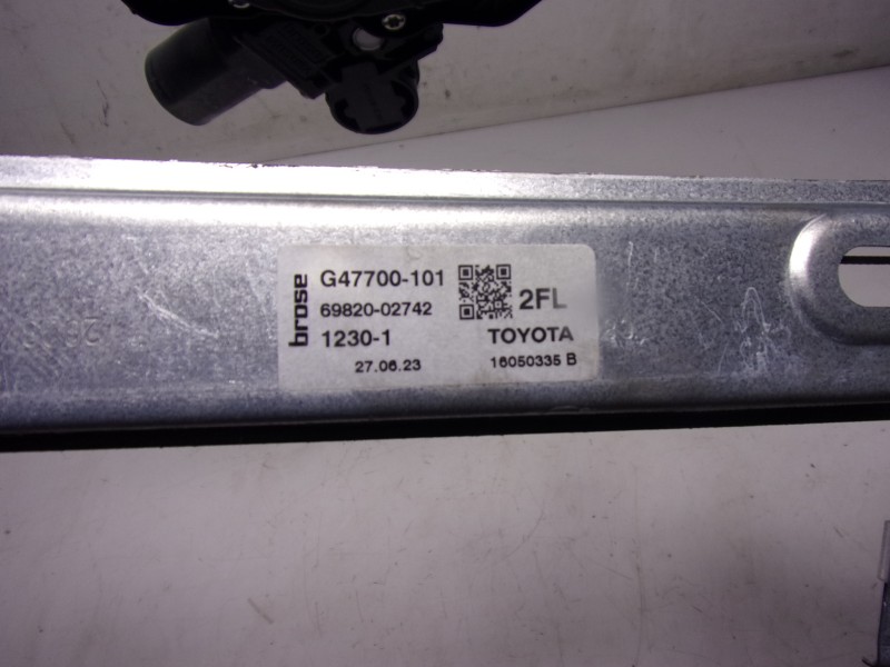 Recambio de elevalunas delantero izquierdo para toyota corolla hybrid referencia OEM IAM 6982002742 6982002742 