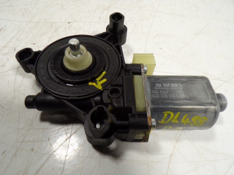 Recambio de motor elevalunas delantero derecho para cupra leon sportstourer (kl8) vz 2.0 tsi 4drive referencia OEM IAM 5Q0959802
