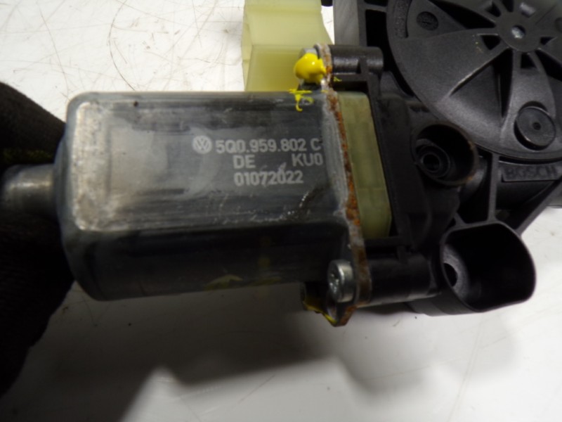 Recambio de motor elevalunas delantero derecho para cupra leon sportstourer (kl8) vz 2.0 tsi 4drive referencia OEM IAM 5Q0959802