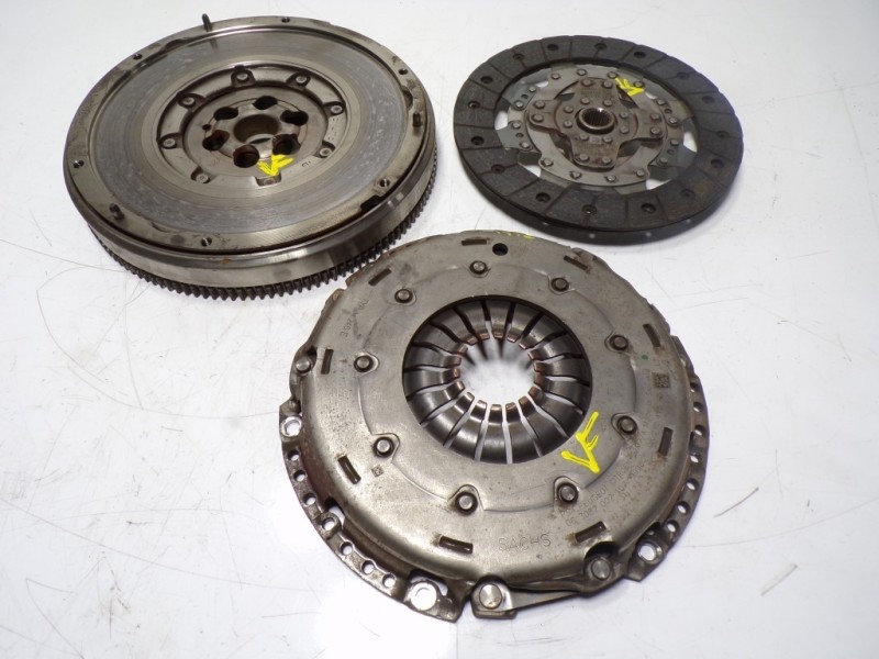 Recambio de kit embrague para peugeot 508 sw 1.6 blue-hdi fap referencia OEM IAM 9807979080 9823041880 9823041780