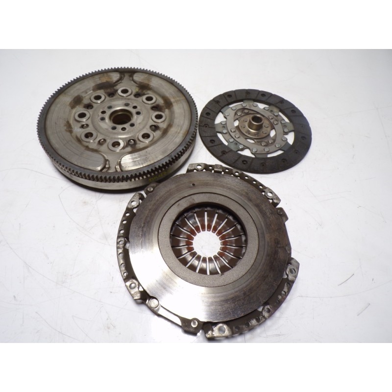 Recambio de kit embrague para peugeot 508 sw 1.6 blue-hdi fap referencia OEM IAM 9807979080 9823041880 9823041780