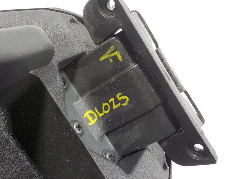 Recambio de apoyabrazos central para toyota verso 1.6 16v cat referencia OEM IAM 589050F070B1  