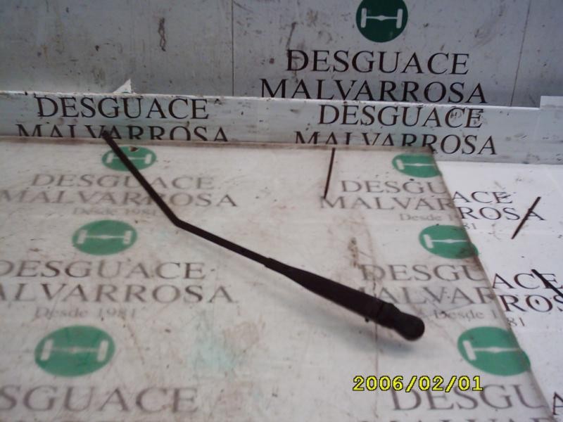 Recambio de brazo limpia delantero derecho para renault 19 hatchback (b/c53) 1.8 cat-u referencia OEM IAM   