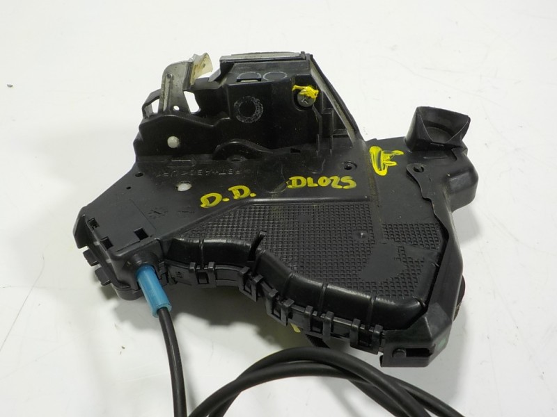 Recambio de cerradura puerta delantera derecha para toyota verso 1.6 16v cat referencia OEM IAM 6903005131 050117T 