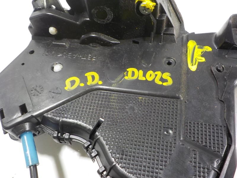 Recambio de cerradura puerta delantera derecha para toyota verso 1.6 16v cat referencia OEM IAM 6903005131 050117T 