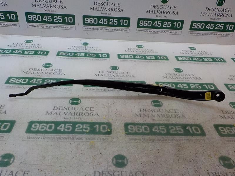 Recambio de brazo limpia delantero derecho para hyundai kona pure referencia OEM IAM 98321J9000  