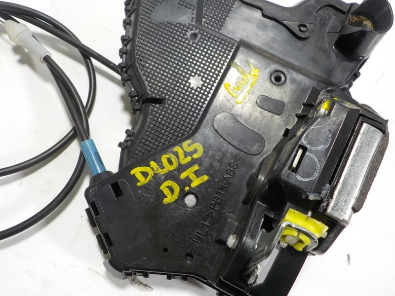 Recambio de cerradura puerta delantera izquierda para toyota verso 1.6 16v cat referencia OEM IAM 6904002211 060117A 