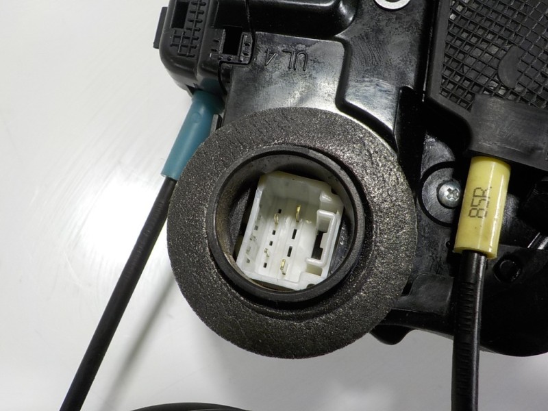 Recambio de cerradura puerta trasera izquierda para toyota verso 1.6 16v cat referencia OEM IAM 690600F031  