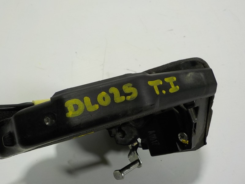 Recambio de cerradura puerta trasera izquierda para toyota verso 1.6 16v cat referencia OEM IAM 690600F031  