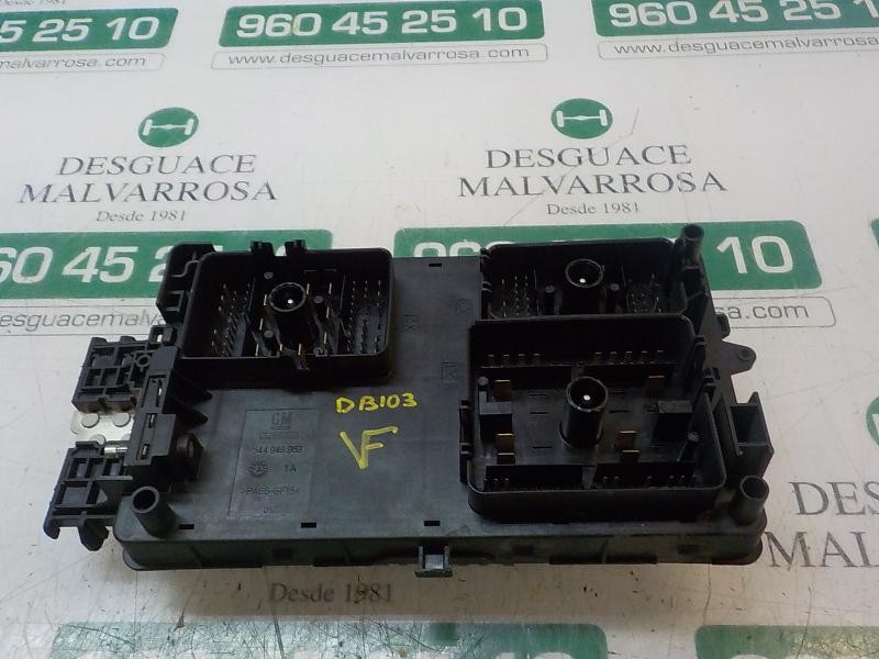 Recambio de caja reles / fusibles para opel insignia berlina edition referencia OEM IAM  1334347901NU 