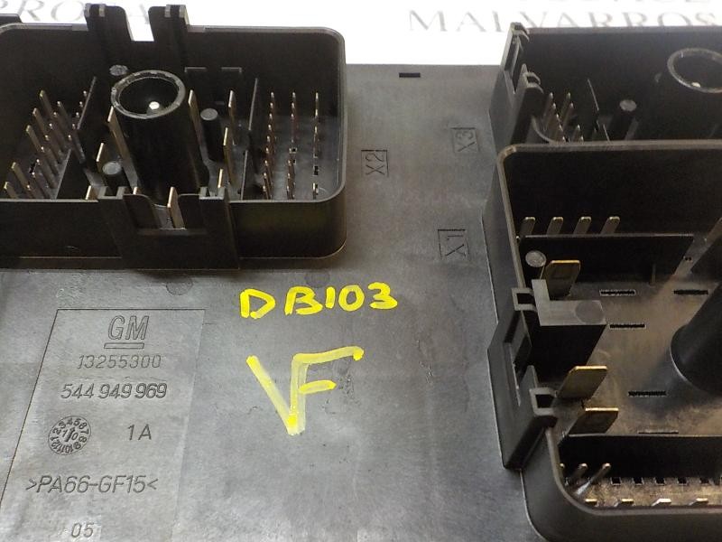 Recambio de caja reles / fusibles para opel insignia berlina edition referencia OEM IAM  1334347901NU 