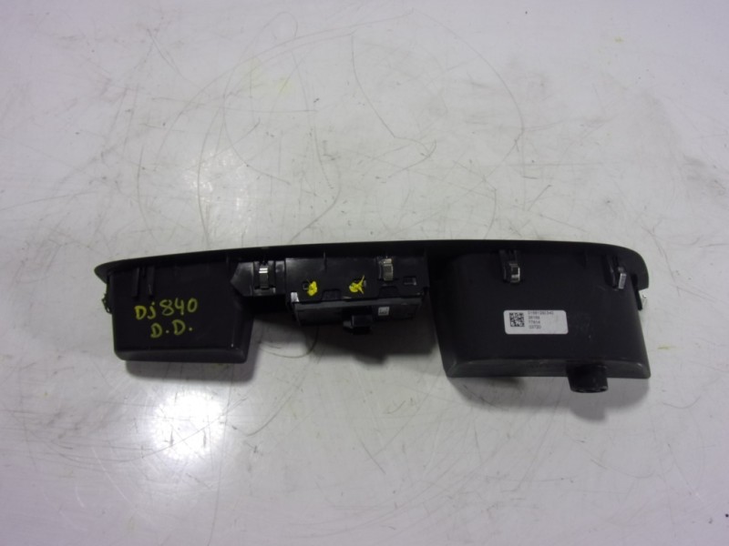 Recambio de mando elevalunas delantero derecho para alfa romeo stelvio (630) executive 4wd referencia OEM IAM 156128834 01561288