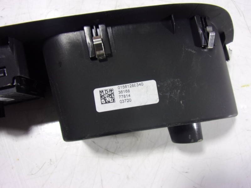 Recambio de mando elevalunas delantero derecho para alfa romeo stelvio (630) executive 4wd referencia OEM IAM 156128834 01561288