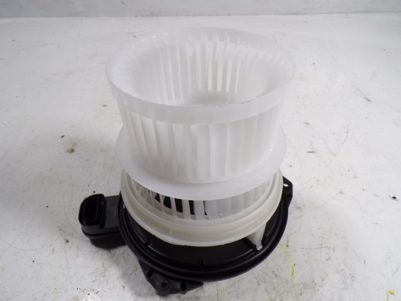 Recambio de motor calefaccion para toyota rav4 hybrid fwd referencia OEM IAM 8710358080 5610T2 5610T2