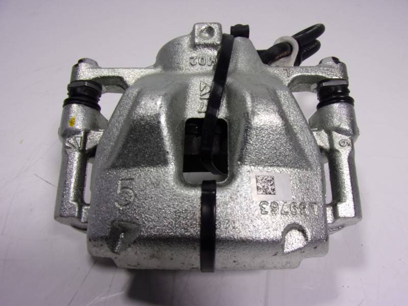 Recambio de pinza freno delantera izquierda para toyota corolla hybrid referencia OEM IAM 4775002490  