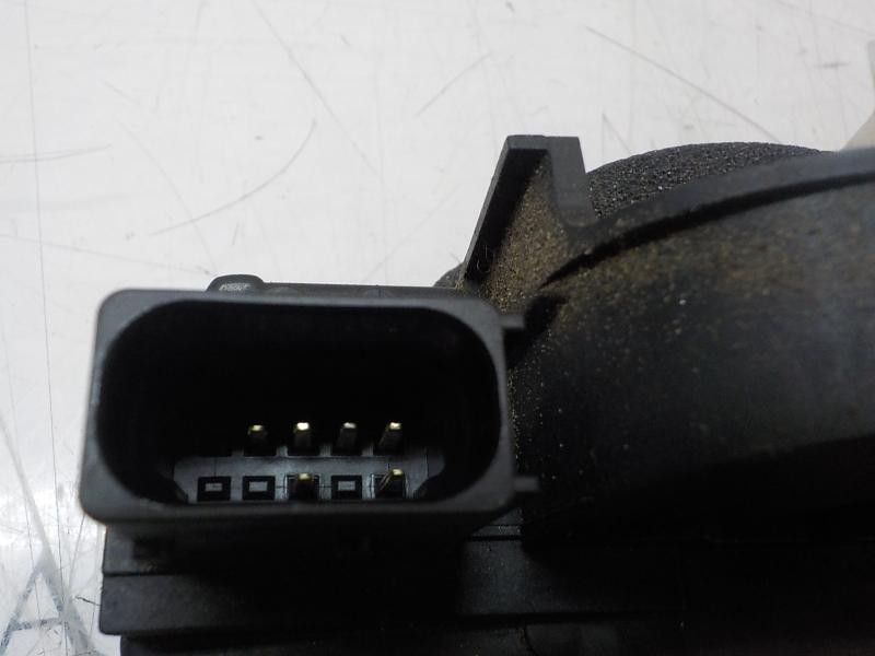 Recambio de cerradura puerta trasera derecha para opel insignia berlina edition referencia OEM IAM 13578025  