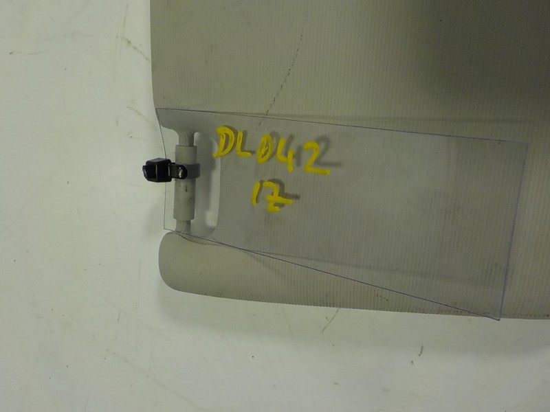 Recambio de parasol izquierdo para volkswagen polo 1.6 tdi dpf referencia OEM IAM 3G8857551C3FD  