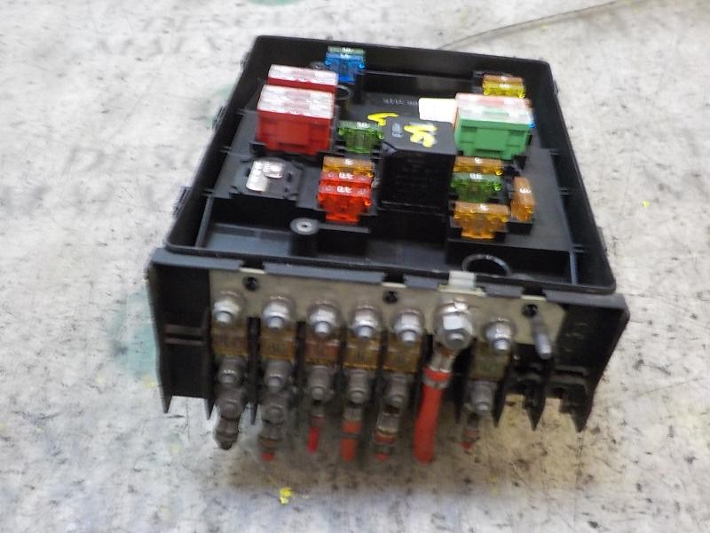 Recambio de caja reles / fusibles para volkswagen golf v berlina (1k1) referencia OEM IAM   