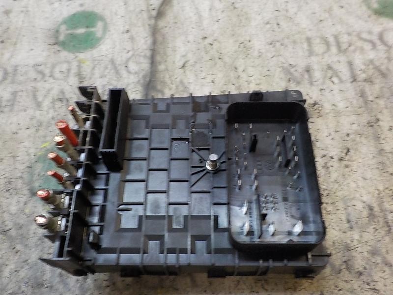 Recambio de caja reles / fusibles para volkswagen golf v berlina (1k1) referencia OEM IAM   