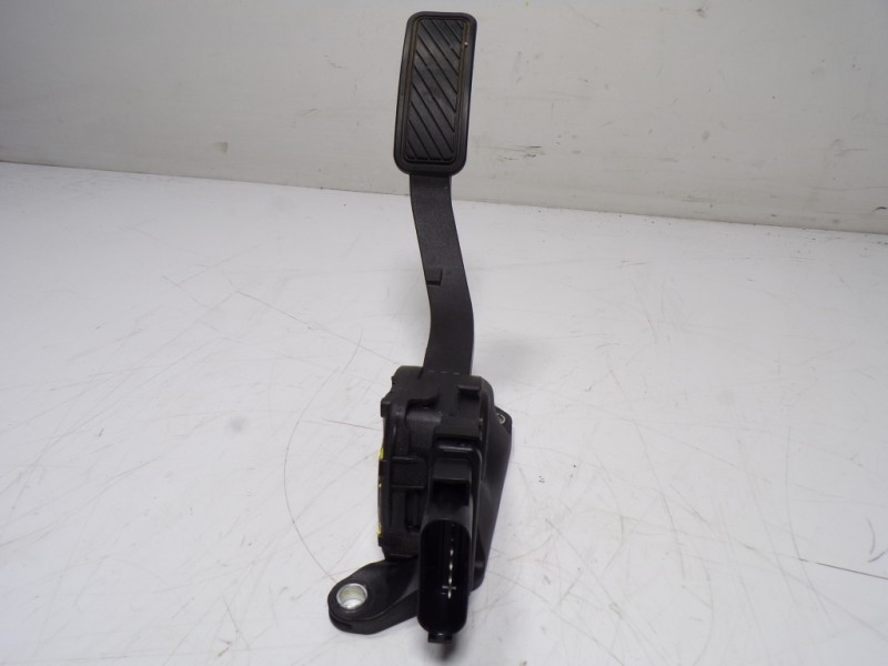 Recambio de potenciometro pedal para ford fiesta (cb1) 1.25 16v cat referencia OEM IAM  8V219F836AA 