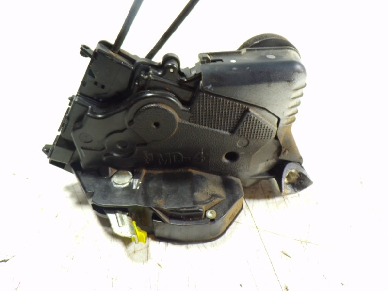 Recambio de cerradura puerta delantera izquierda para toyota prius (nhw20) 1.5 cat referencia OEM IAM 6904047080  