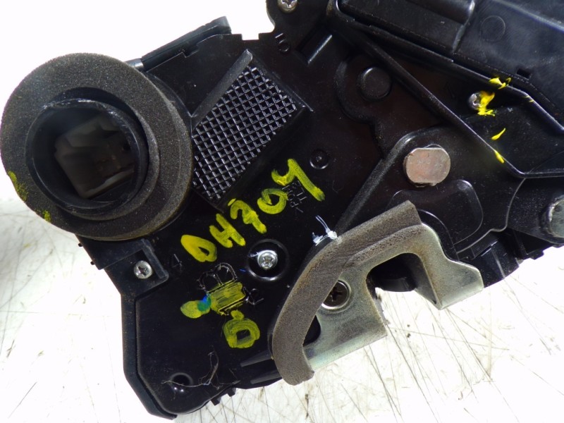 Recambio de cerradura puerta delantera izquierda para toyota prius (nhw20) 1.5 cat referencia OEM IAM 6904047080  