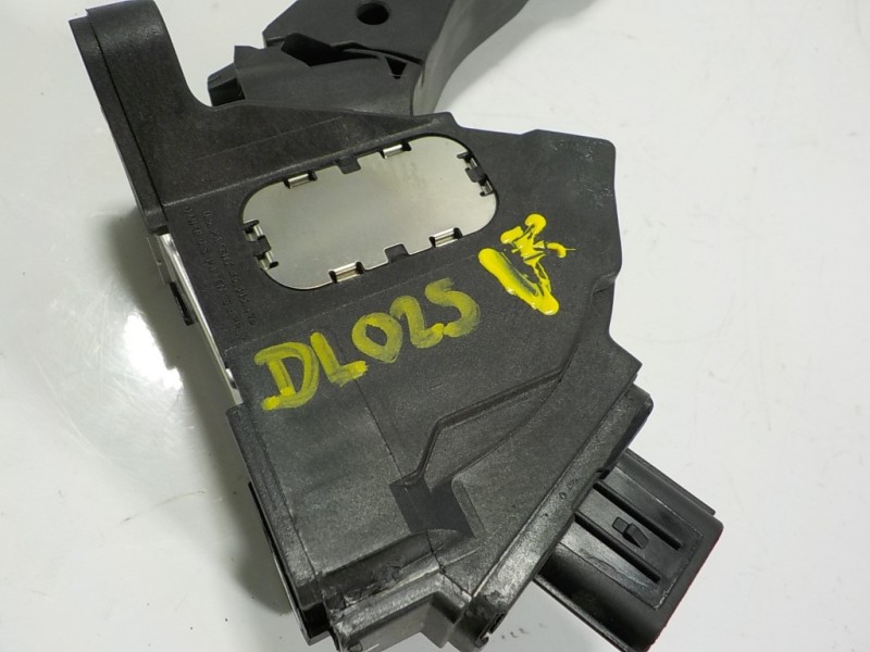 Recambio de potenciometro pedal para toyota verso 1.6 16v cat referencia OEM IAM 7811005040 7811005040 